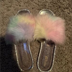 KAYLEEN By Los Angeles Multicolor Furry Sandals